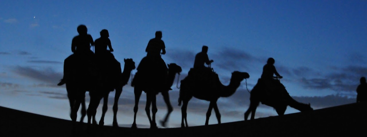 Individueel begeleid op reis naar Marokko en de Sahara - verkenning per kameel bij zonsondergang