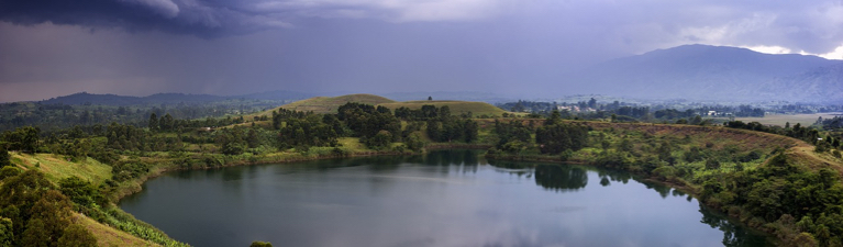 Beleef uw reis op maat met ons - het Fort Portal Kratermeer tijdens een rondreis door Oeganda